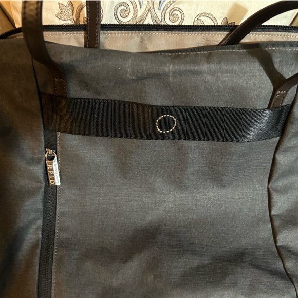 Briggs and Riley travel bag in excellent condition. Lifetime replacement. - Picture 6 of 8